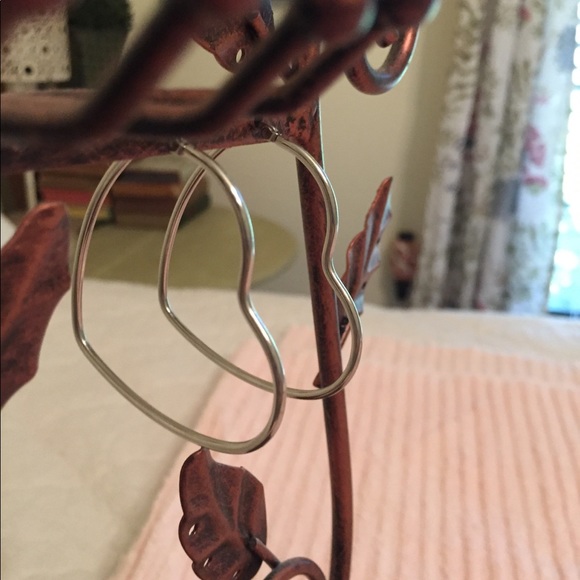 Heart hoop earrings - Picture 5 of 6